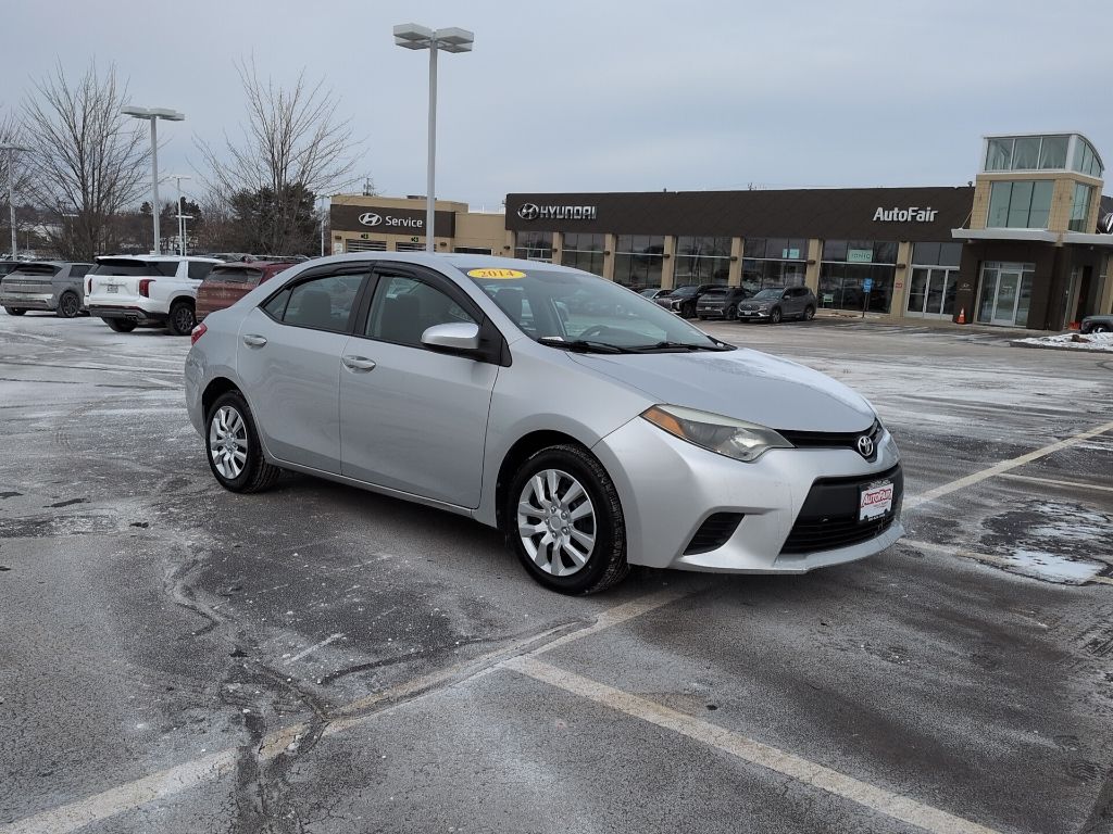 2014 Toyota Corolla LE's photo