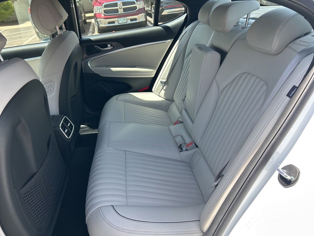 2025 GENESIS G70 Standard - Photo 19