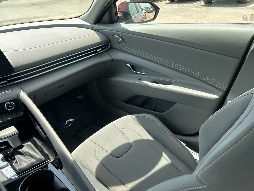 2024 Hyundai Elantra SEL - Photo 18