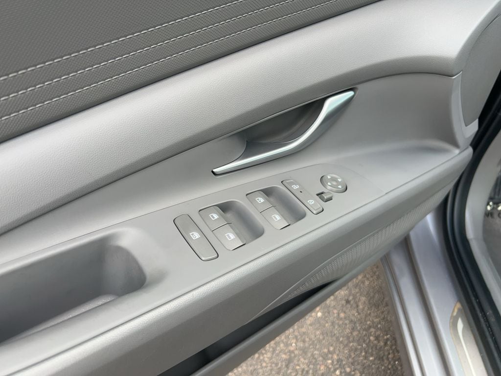 2024 Hyundai Elantra SEL - Photo 18