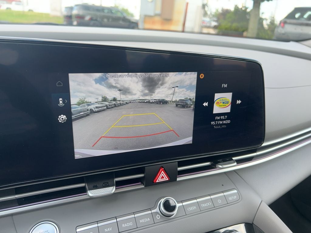 2024 Hyundai Elantra SEL - Photo 23