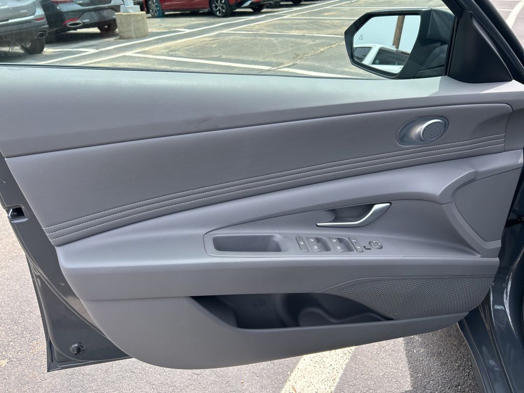 2024 Hyundai Elantra SEL - Photo 11