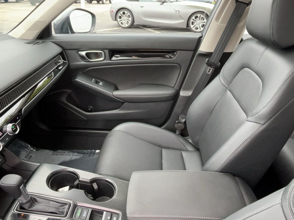 2024 Honda Civic Hatchback EX-L - Photo 11