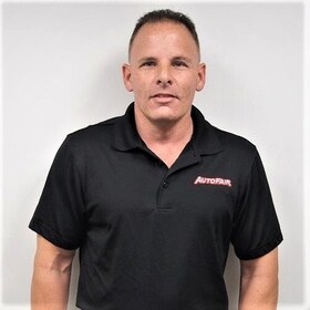 Staff member Bob Black from ID_5b6c24