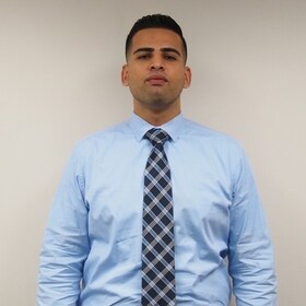 Staff member Moe Khan from ID_e3fc72