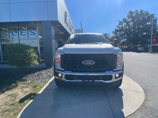 2025 Ford F-450 photo 3