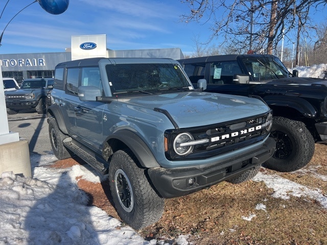 2025 Ford Bronco 4-Door Outer Banks's photo