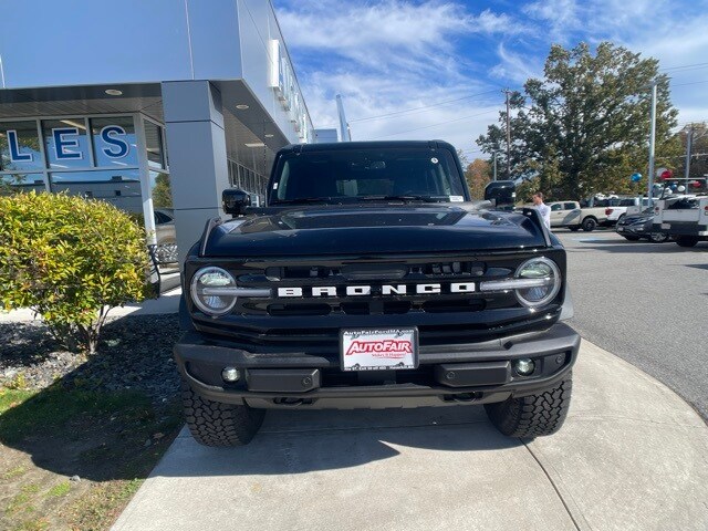 2025 Ford Bronco Outer Banks photo 2