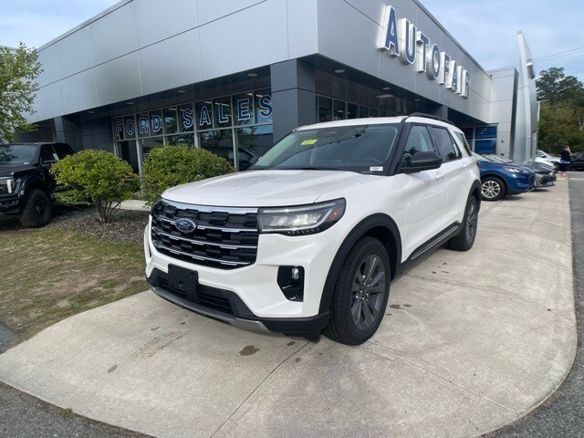 2025 Ford Explorer photo 4