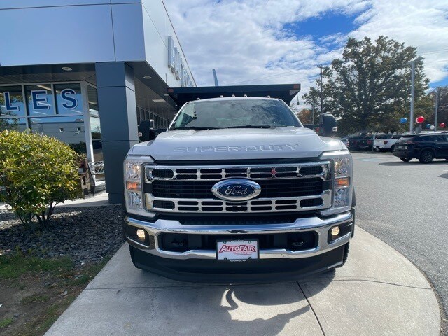 2025 Ford F-550 photo 2