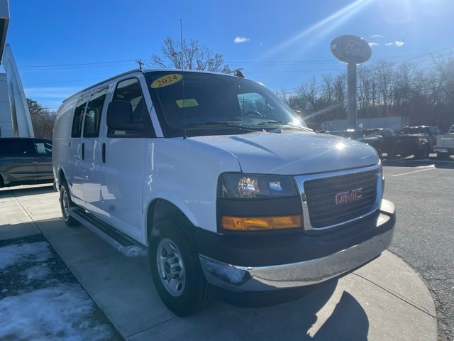 2024 GMC Savana Cargo Work Van's photo