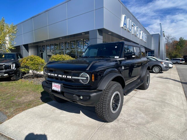 2025 Ford Bronco Outer Banks photo 3