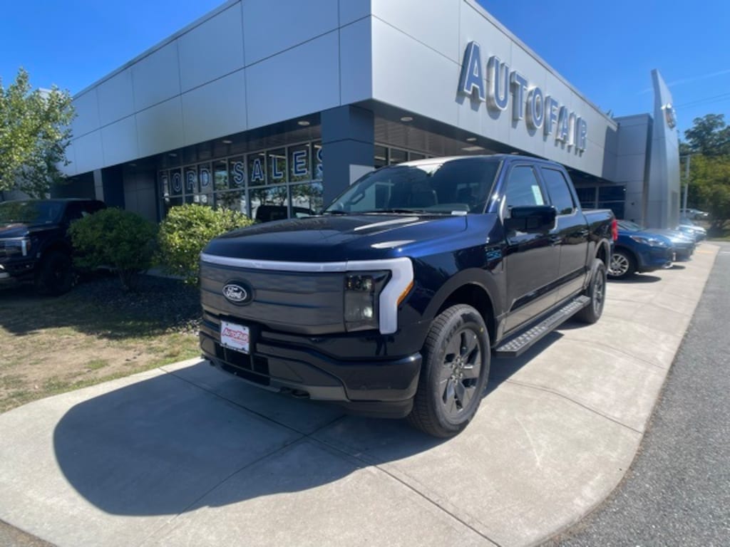 New 2025 Ford F-150 Lightning Lariat Truck