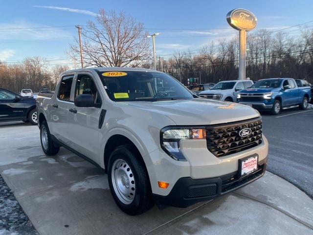 2025 Ford Maverick XL's photo