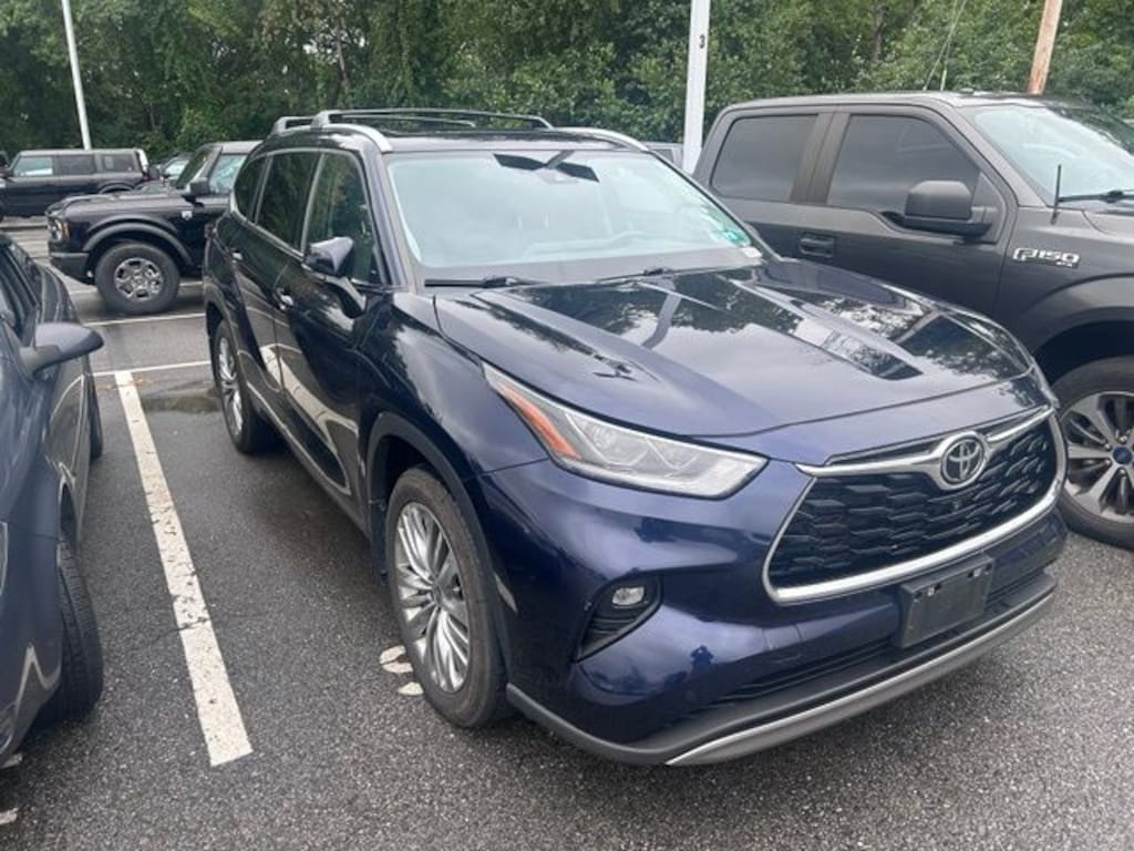 Used 2024 Toyota Highlander Platinum SUV