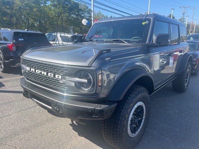 2025 Ford Bronco Badlands photo 2