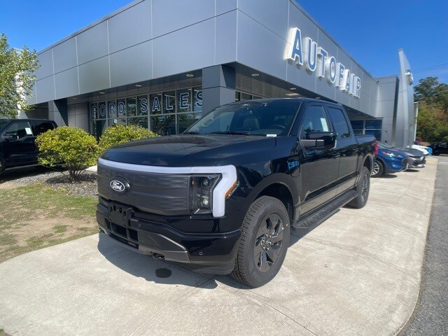2025 Ford F-150 Lightning Lariat photo 2