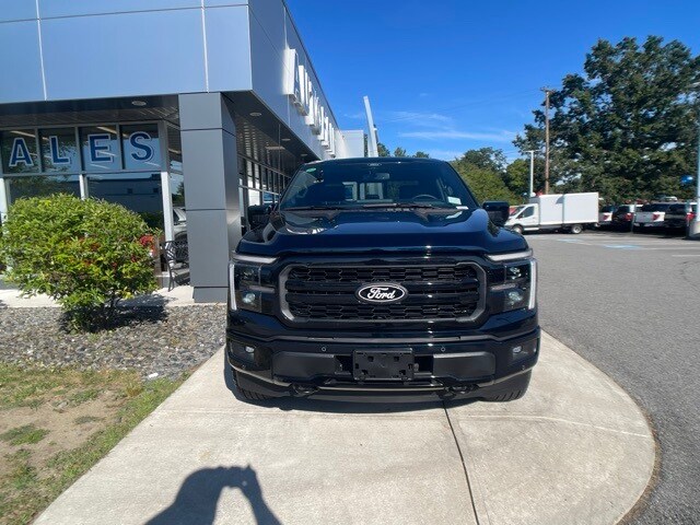 2025 Ford F-150 Lariat photo 2