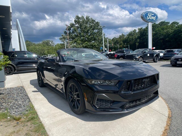 2025 Ford Mustang GT Premium Convertible photo 2
