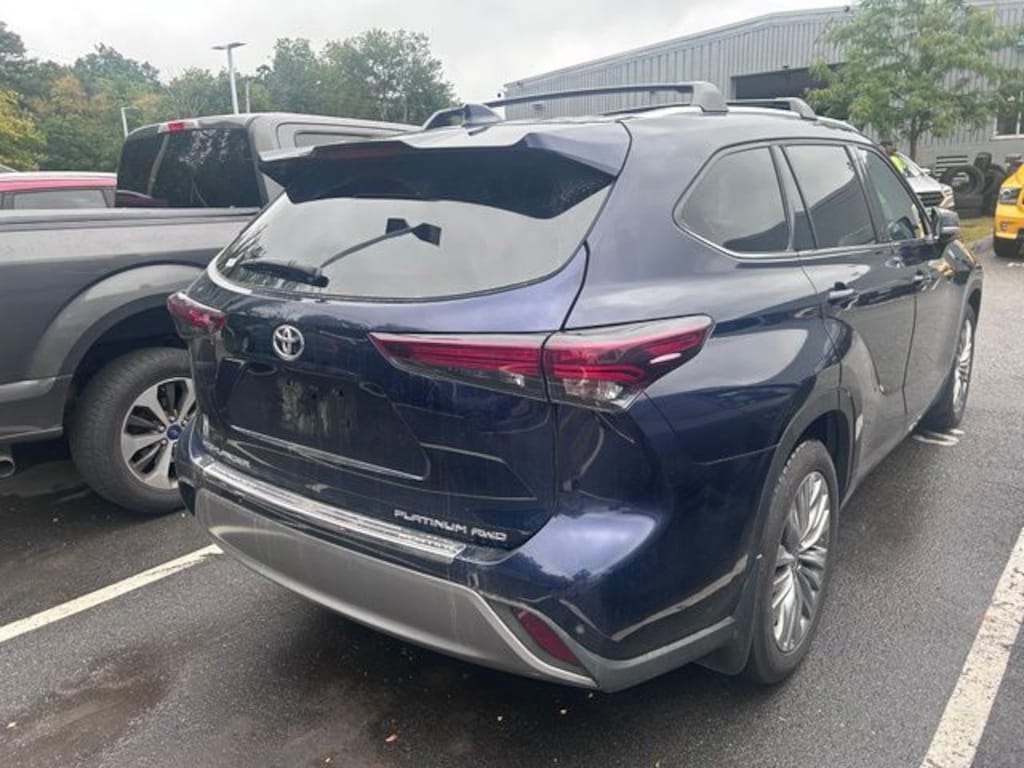 Used 2024 Toyota Highlander Platinum SUV