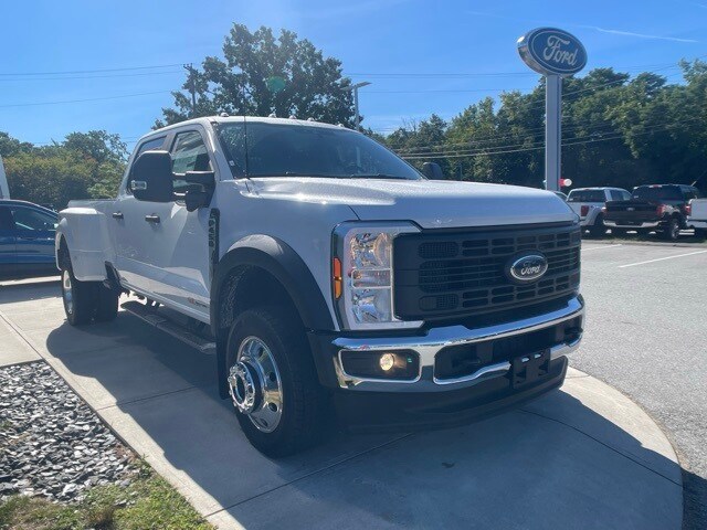 2025 Ford F-450 photo 2