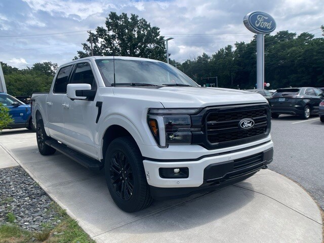 2025 Ford F-150 Lariat photo 2