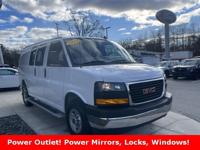 2024 GMC Savana Cargo Work Van's photo