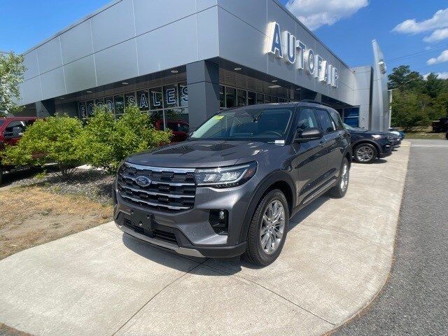 2025 Ford Explorer photo 4