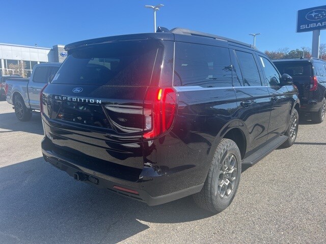 2025 Ford Expedition photo 4