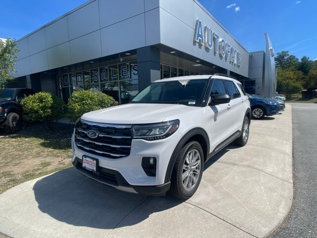 2025 Ford Explorer photo 3