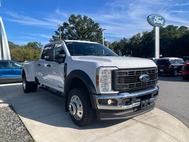 2025 Ford F-450 photo 2