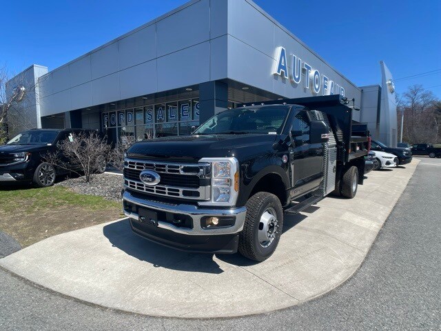 2025 Ford F-350 photo 2