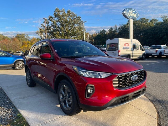 2025 Ford Escape Hybrid ST-Line Select photo 2