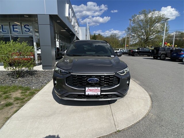 2023 Ford Escape Hybrid ST-Line Elite photo 3