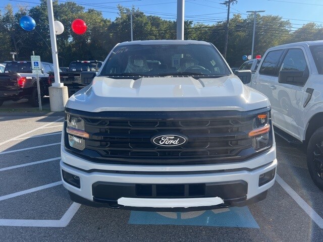 2025 Ford F-150 XLT photo 2