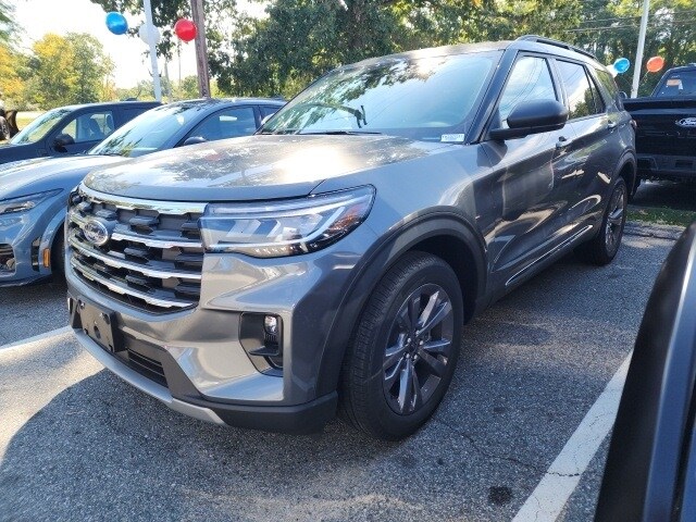 2025 Ford Explorer photo 2
