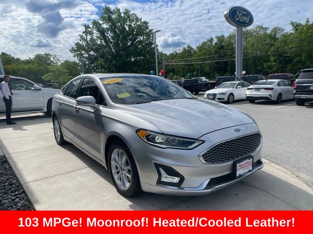 2019 Ford Fusion Plug-In Hybrid Titanium's photo