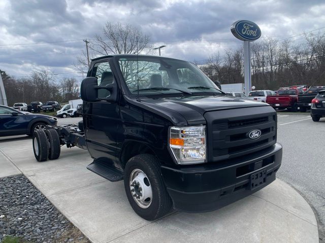 2027 Ford E-Series DRW E-350 Super Duty 158 in WB's photo