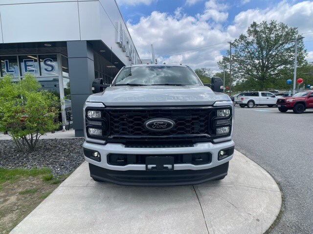2025 Ford F-350 photo 3