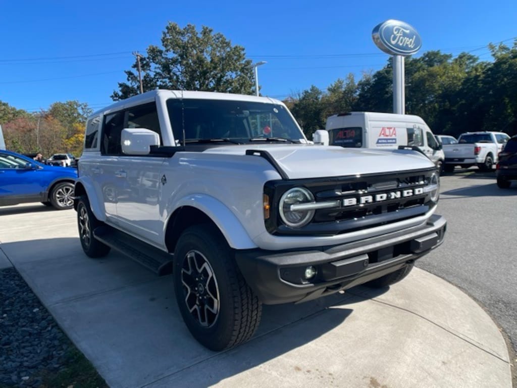 New 2025 Ford Bronco Outer Banks SUV