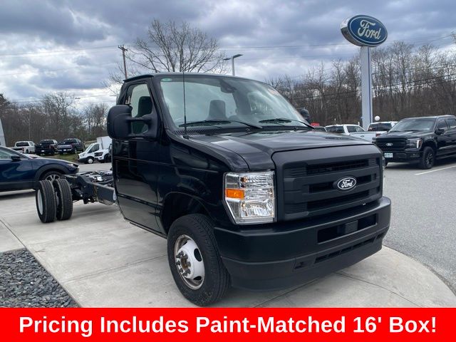 2027 Ford E-Series DRW E-450 Super Duty 176 in WB's photo