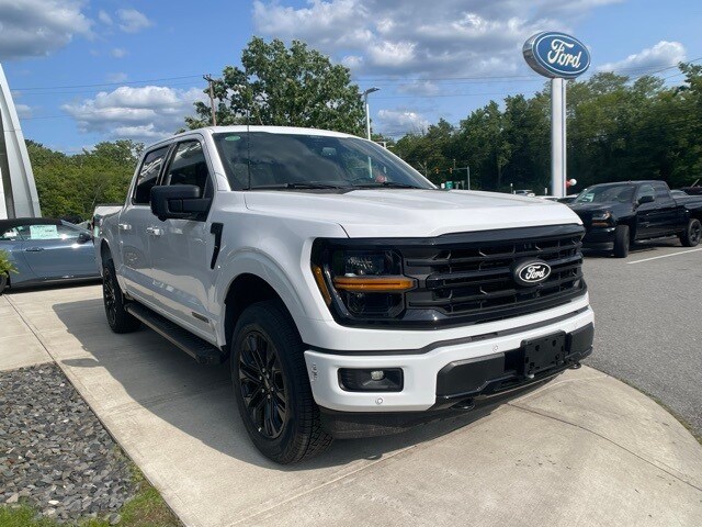 2025 Ford F-150 XLT photo 2