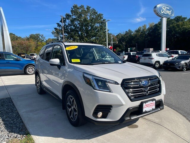2022 Subaru Forester Premium photo 2