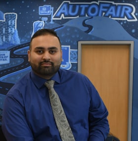 Staff member Sal Khan from ID_b59714061bc8