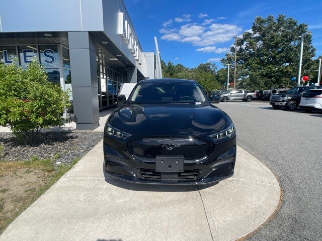 2025 Ford Mustang Mach-E Premium photo 3
