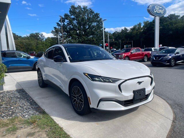 2025 Ford Mustang Mach-E Premium photo 2