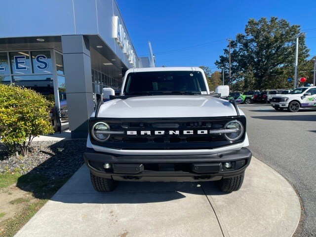 2025 Ford Bronco Outer Banks photo 3
