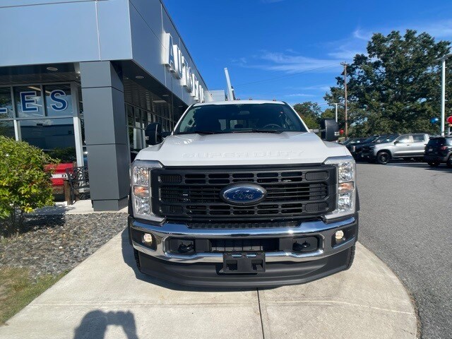 2025 Ford F-450 photo 3