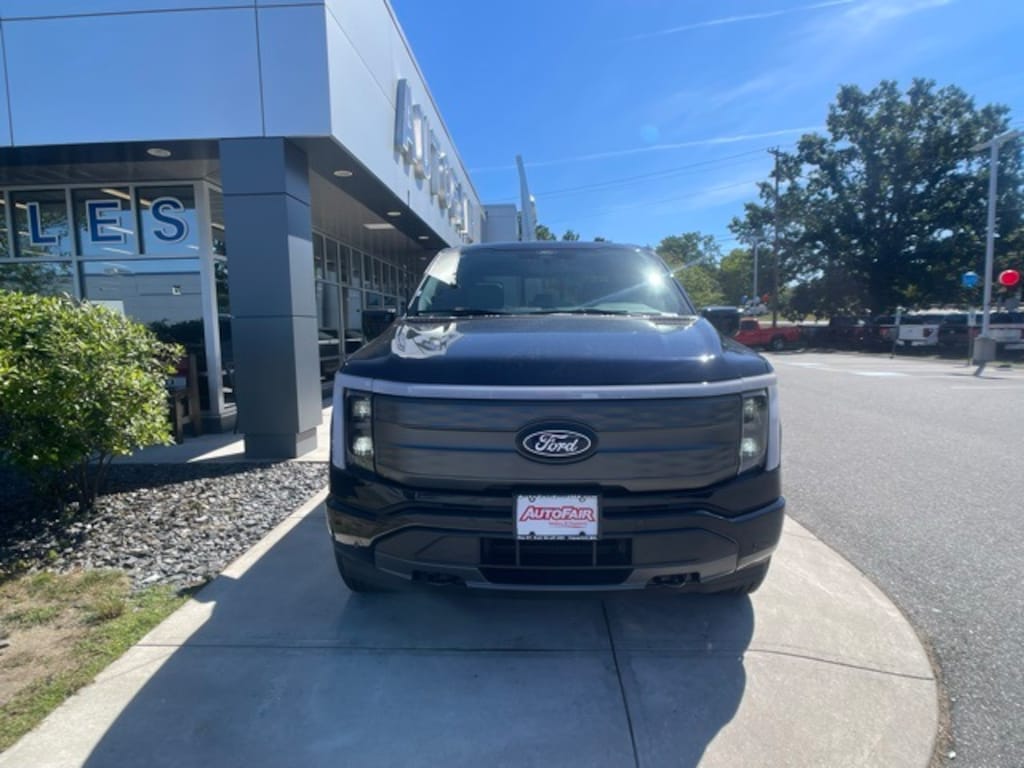 New 2025 Ford F-150 Lightning Lariat Truck