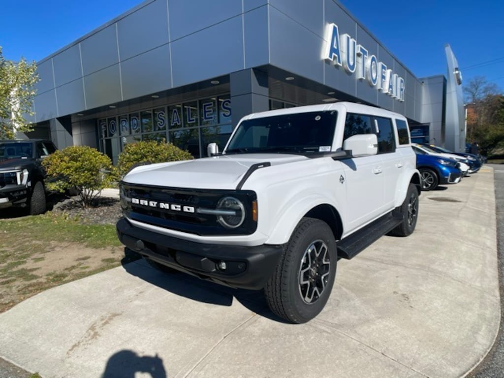 New 2025 Ford Bronco Outer Banks SUV